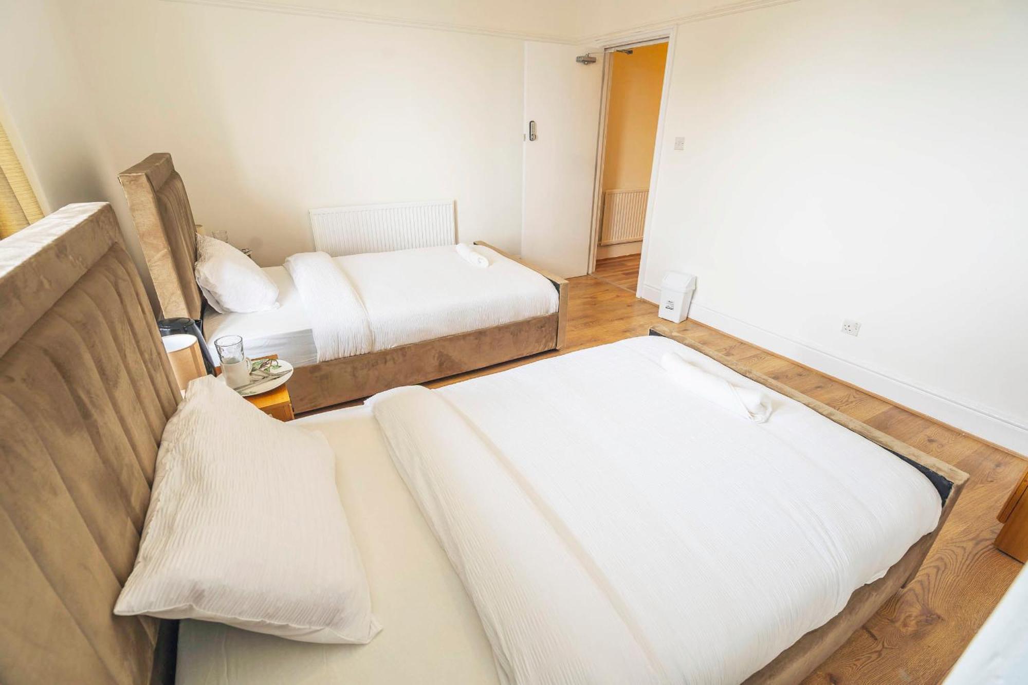 Majestic Inn Bootle  Esterno foto