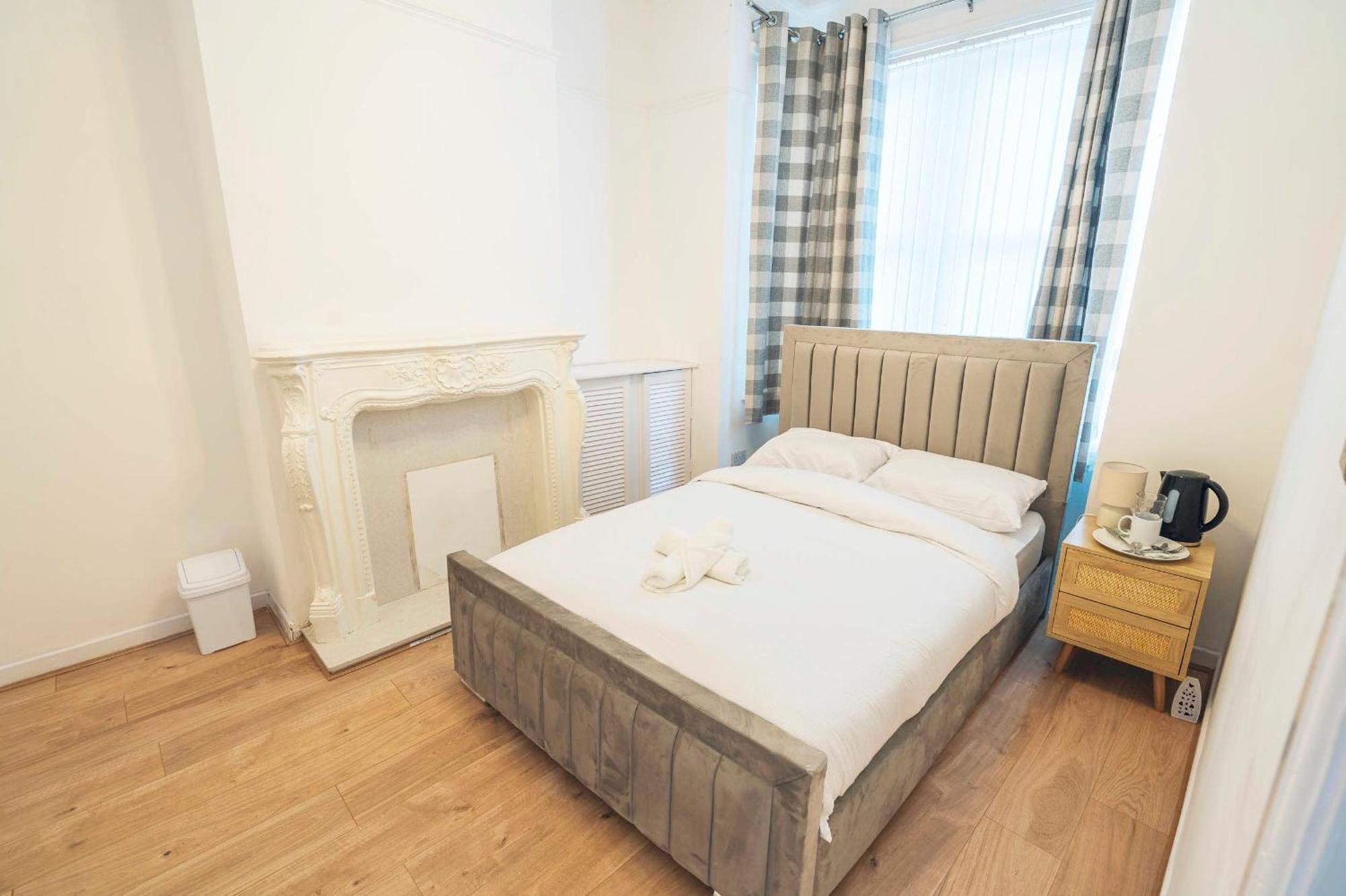 Majestic Inn Bootle  Esterno foto