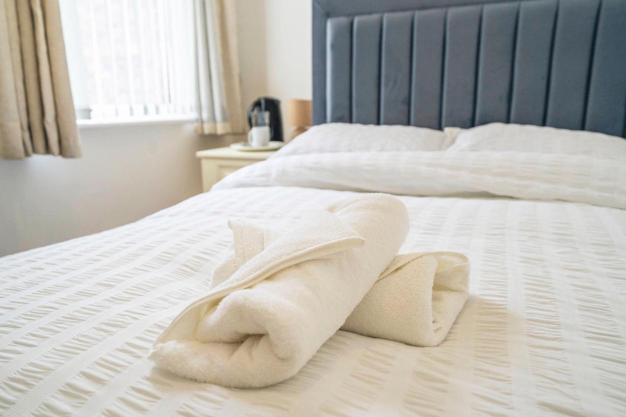 Majestic Inn Bootle  Esterno foto